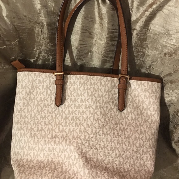Michael Kors medium purse 👜 - Picture 2 of 8